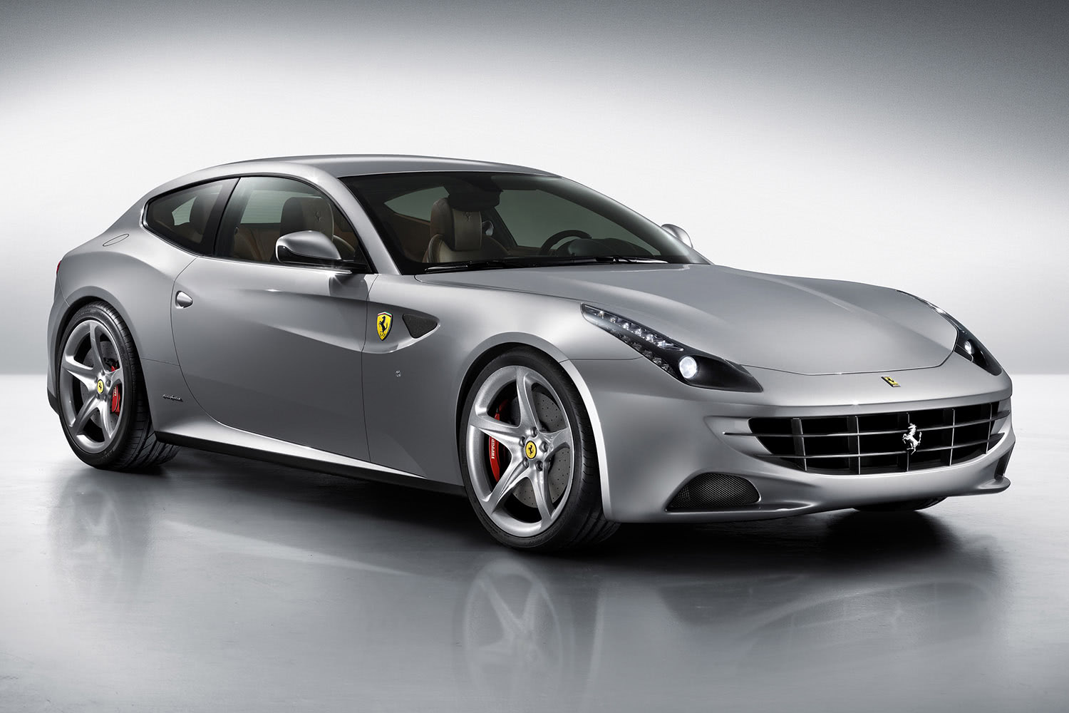 2015-Ferrari-FF-Front-Quarter-1500x1000