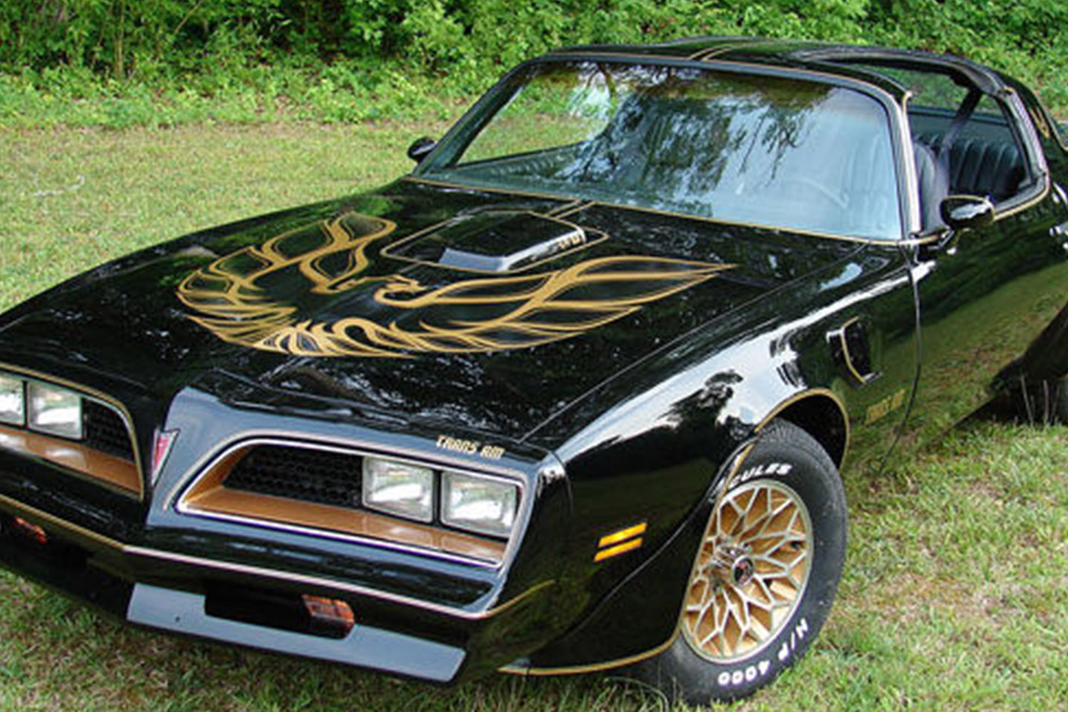 2015-Hollywood-Cars-Pontiac-Firebird-Front-Quarter-1500x1000