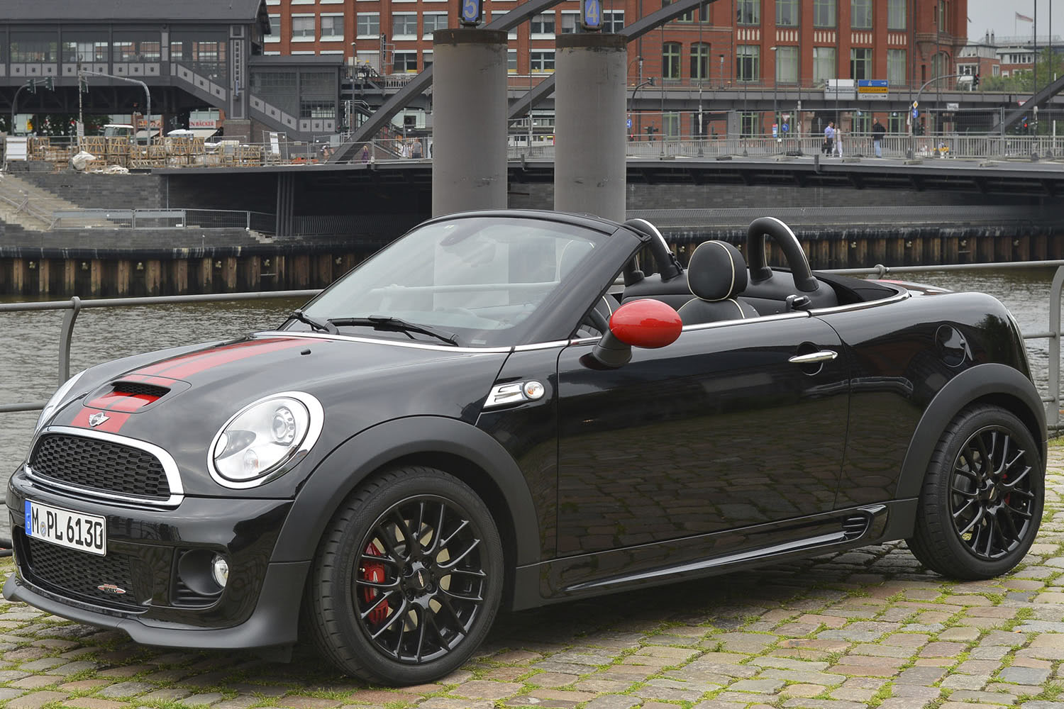 2015-MINI-John-Cooper-Works-Roadster-Front-Quarter-1500x1000