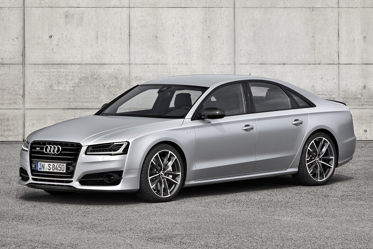 2017-Audi-S8-Front-Quarter-1500x1000