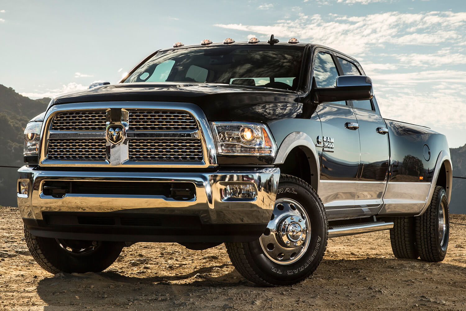 2017-RAM-Ram-Pickup-3500-Front-Quarter-1500x1000